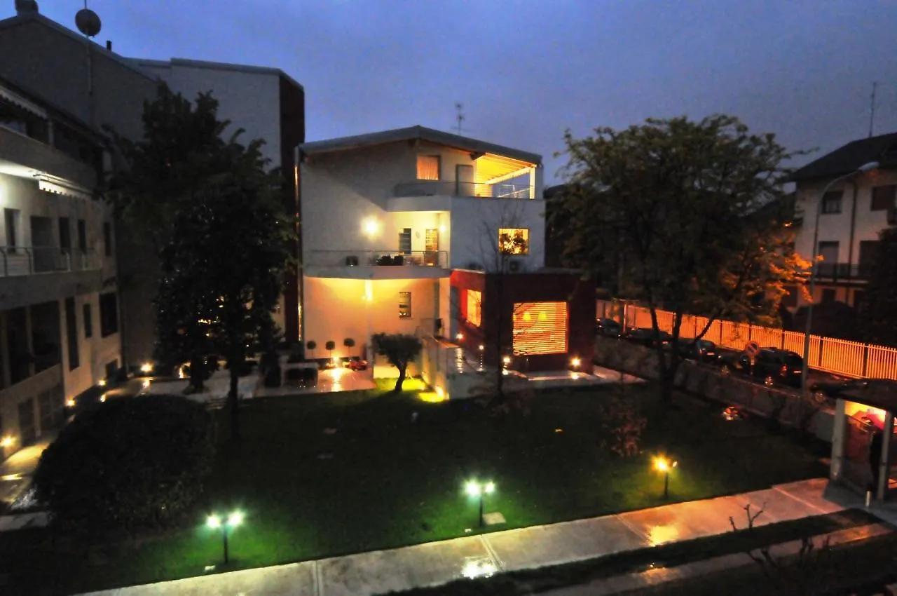 Hotel Flatmilan Cernusco Sul Naviglio 0*,  Italia